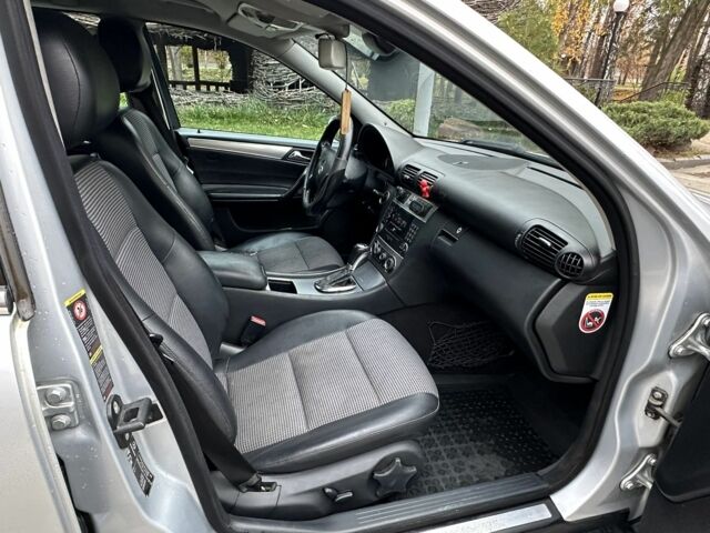 Серый Мерседес Ц-Класс, объемом двигателя 2.2 л и пробегом 280 тыс. км за 3600 $, фото 12 на Automoto.ua