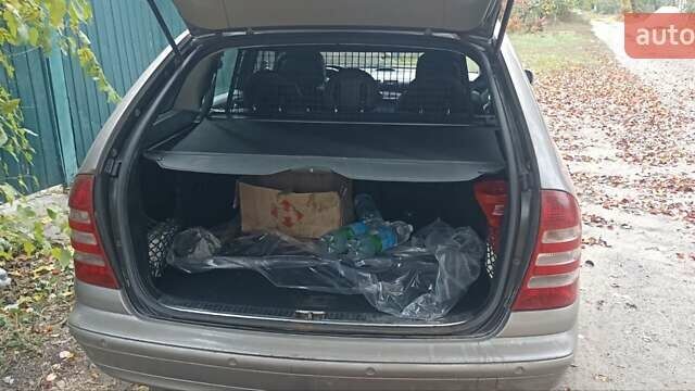 Серый Мерседес Ц-Класс, объемом двигателя 0 л и пробегом 400 тыс. км за 3000 $, фото 2 на Automoto.ua