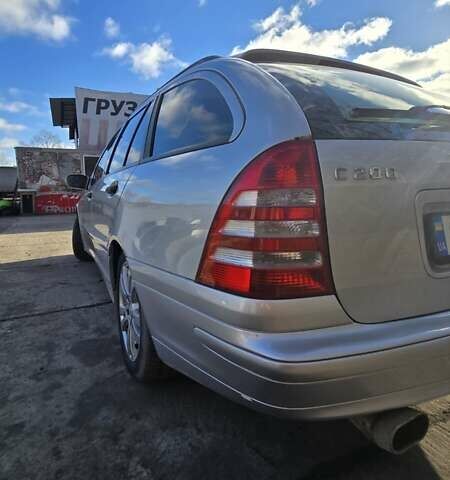 Серый Мерседес Ц-Класс, объемом двигателя 2.15 л и пробегом 310 тыс. км за 5000 $, фото 6 на Automoto.ua