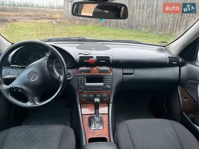 Серый Мерседес Ц-Класс, объемом двигателя 2.15 л и пробегом 260 тыс. км за 4499 $, фото 4 на Automoto.ua