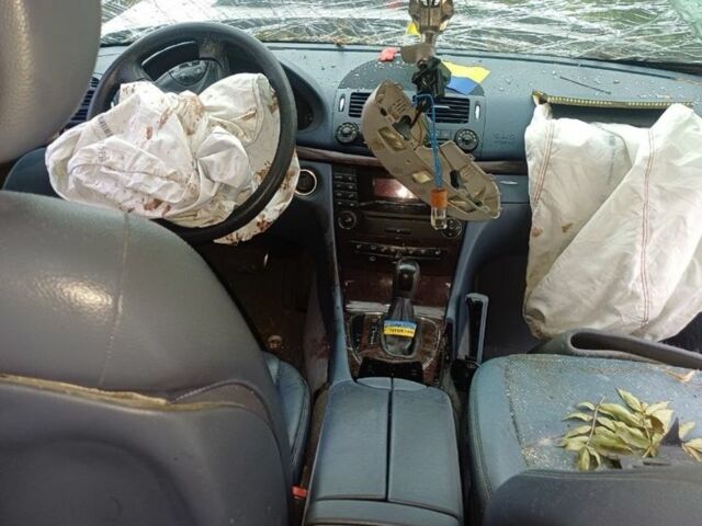 Сірий Мерседес Ц-Клас, об'ємом двигуна 2.2 л та пробігом 300 тис. км за 2500 $, фото 2 на Automoto.ua