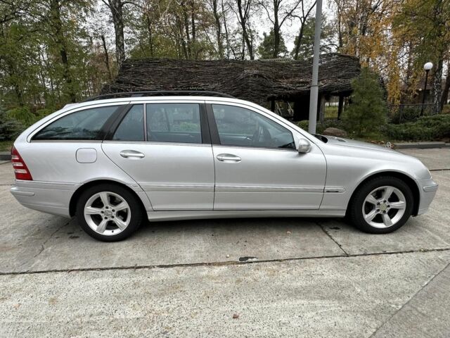 Серый Мерседес Ц-Класс, объемом двигателя 2.2 л и пробегом 280 тыс. км за 3600 $, фото 18 на Automoto.ua