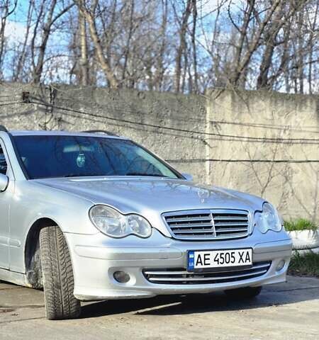 Серый Мерседес Ц-Класс, объемом двигателя 2.15 л и пробегом 310 тыс. км за 5000 $, фото 7 на Automoto.ua