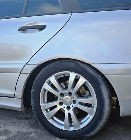 Серый Мерседес Ц-Класс, объемом двигателя 2.15 л и пробегом 310 тыс. км за 5000 $, фото 4 на Automoto.ua