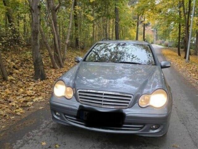 Серый Мерседес Ц-Класс, объемом двигателя 2.2 л и пробегом 324 тыс. км за 2750 $, фото 1 на Automoto.ua