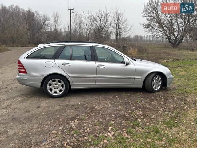 Серый Мерседес Ц-Класс, объемом двигателя 2.15 л и пробегом 260 тыс. км за 4499 $, фото 3 на Automoto.ua