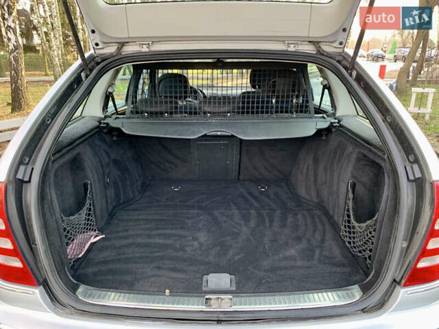 Сірий Мерседес Ц-Клас, об'ємом двигуна 2.2 л та пробігом 258 тис. км за 4600 $, фото 11 на Automoto.ua