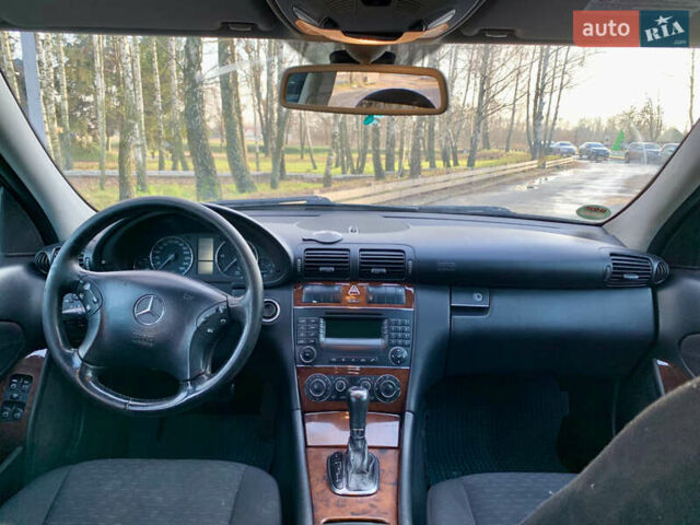 Сірий Мерседес Ц-Клас, об'ємом двигуна 2.2 л та пробігом 258 тис. км за 4600 $, фото 8 на Automoto.ua