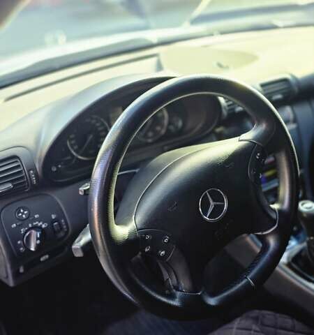 Серый Мерседес Ц-Класс, объемом двигателя 2.15 л и пробегом 310 тыс. км за 5000 $, фото 25 на Automoto.ua