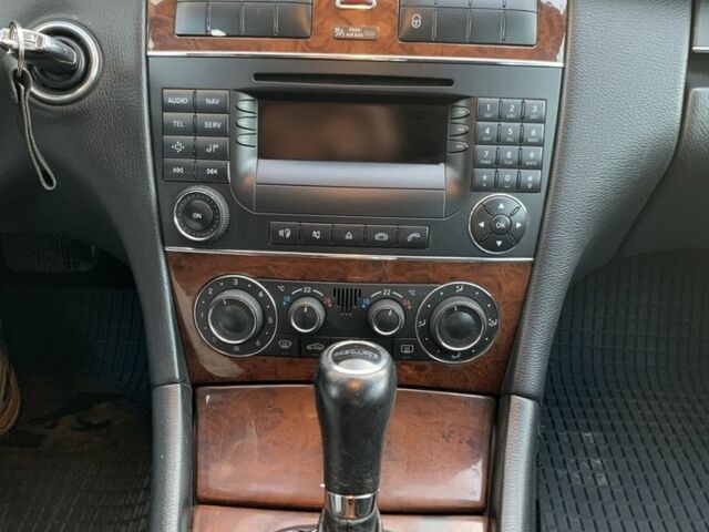 Серый Мерседес Ц-Класс, объемом двигателя 2.1 л и пробегом 258 тыс. км за 4600 $, фото 10 на Automoto.ua