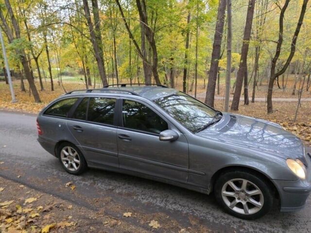 Серый Мерседес Ц-Класс, объемом двигателя 2.2 л и пробегом 324 тыс. км за 2750 $, фото 5 на Automoto.ua