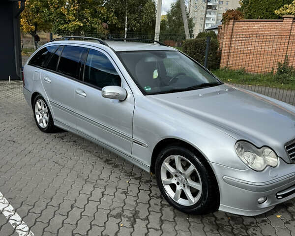 Сірий Мерседес Ц-Клас, об'ємом двигуна 2.1 л та пробігом 300 тис. км за 5200 $, фото 3 на Automoto.ua