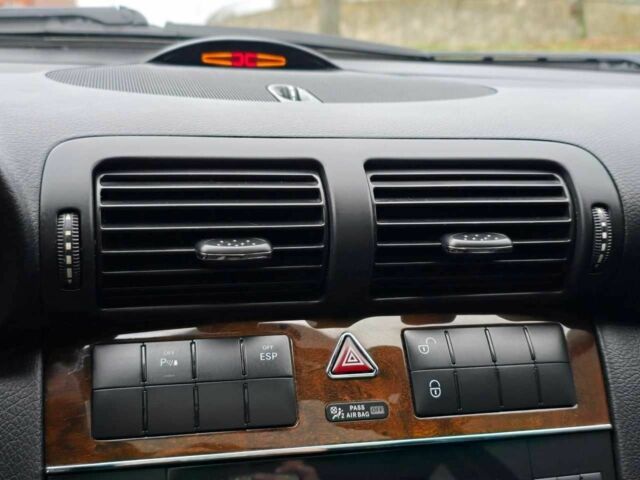 Сірий Мерседес Ц-Клас, об'ємом двигуна 2.2 л та пробігом 304 тис. км за 6999 $, фото 22 на Automoto.ua