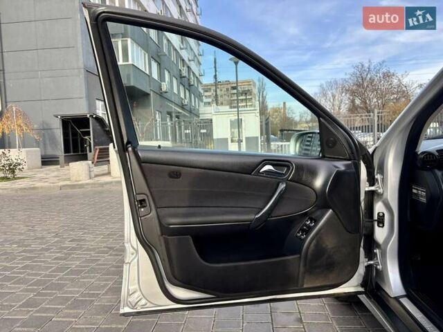 Сірий Мерседес Ц-Клас, об'ємом двигуна 2.1 л та пробігом 236 тис. км за 6400 $, фото 28 на Automoto.ua