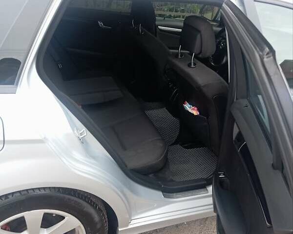 Сірий Мерседес Ц-Клас, об'ємом двигуна 2.15 л та пробігом 245 тис. км за 7850 $, фото 4 на Automoto.ua