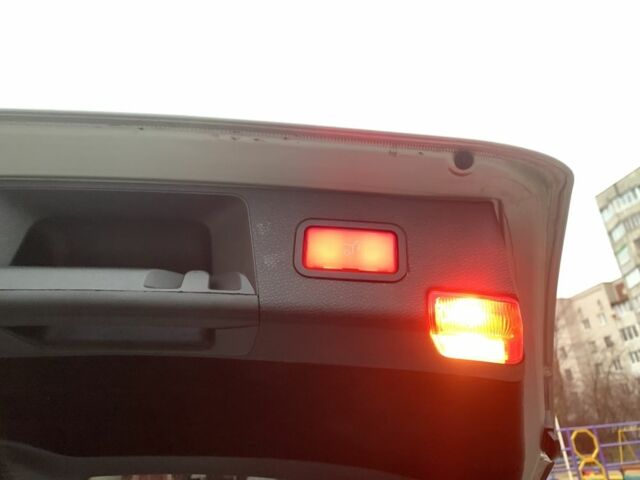 Серый Мерседес Ц-Класс, объемом двигателя 2.1 л и пробегом 294 тыс. км за 9100 $, фото 6 на Automoto.ua