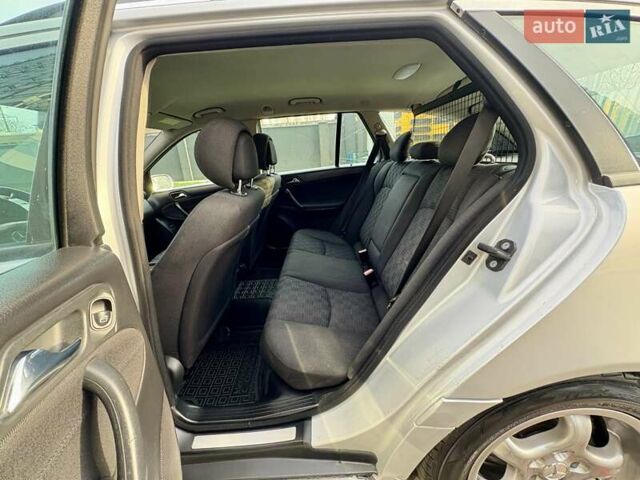 Сірий Мерседес Ц-Клас, об'ємом двигуна 2.1 л та пробігом 236 тис. км за 6400 $, фото 76 на Automoto.ua