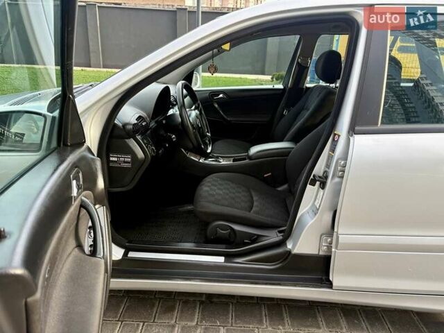 Сірий Мерседес Ц-Клас, об'ємом двигуна 2.1 л та пробігом 236 тис. км за 6400 $, фото 31 на Automoto.ua