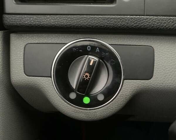 Серый Мерседес Ц-Класс, объемом двигателя 2.1 л и пробегом 294 тыс. км за 8900 $, фото 17 на Automoto.ua