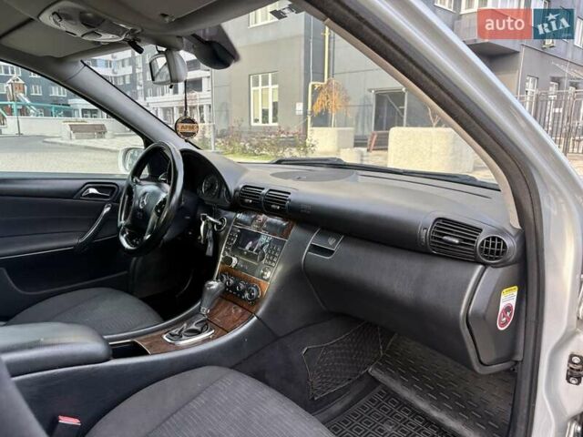 Сірий Мерседес Ц-Клас, об'ємом двигуна 2.1 л та пробігом 236 тис. км за 6400 $, фото 46 на Automoto.ua