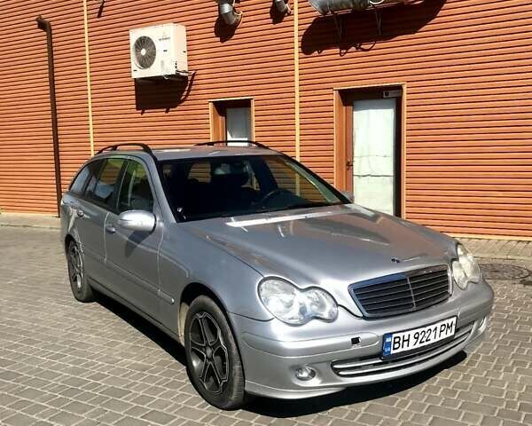 Серый Мерседес Ц-Класс, объемом двигателя 2.2 л и пробегом 250 тыс. км за 6500 $, фото 3 на Automoto.ua