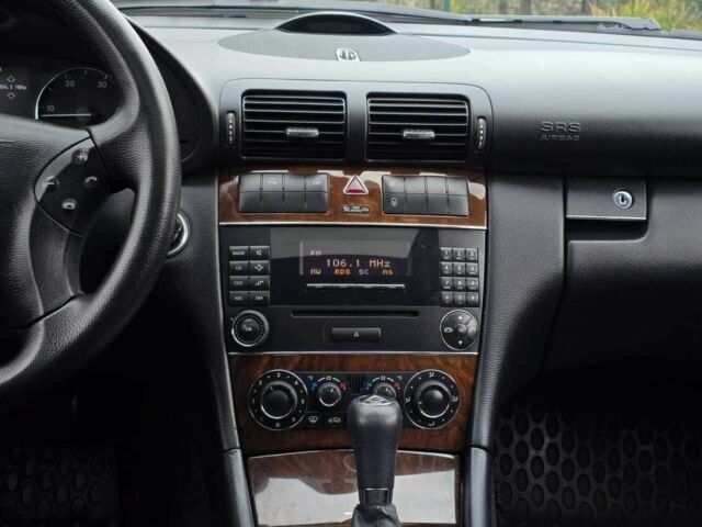 Сірий Мерседес Ц-Клас, об'ємом двигуна 2.2 л та пробігом 304 тис. км за 6999 $, фото 13 на Automoto.ua