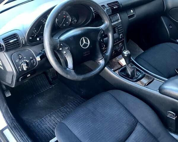 Серый Мерседес Ц-Класс, объемом двигателя 2.2 л и пробегом 250 тыс. км за 6500 $, фото 7 на Automoto.ua