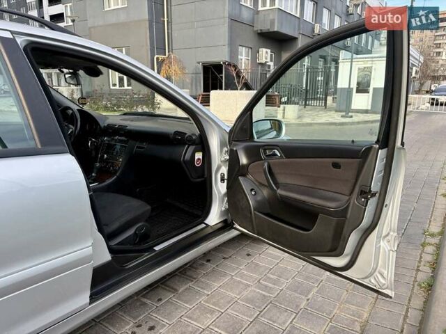 Сірий Мерседес Ц-Клас, об'ємом двигуна 2.1 л та пробігом 236 тис. км за 6400 $, фото 41 на Automoto.ua