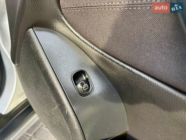 Сірий Мерседес Ц-Клас, об'ємом двигуна 2.1 л та пробігом 236 тис. км за 6400 $, фото 44 на Automoto.ua