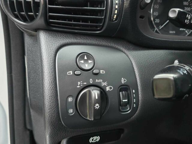 Сірий Мерседес Ц-Клас, об'ємом двигуна 2.2 л та пробігом 304 тис. км за 6999 $, фото 21 на Automoto.ua