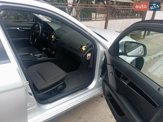 Сірий Мерседес Ц-Клас, об'ємом двигуна 2.15 л та пробігом 245 тис. км за 7850 $, фото 6 на Automoto.ua