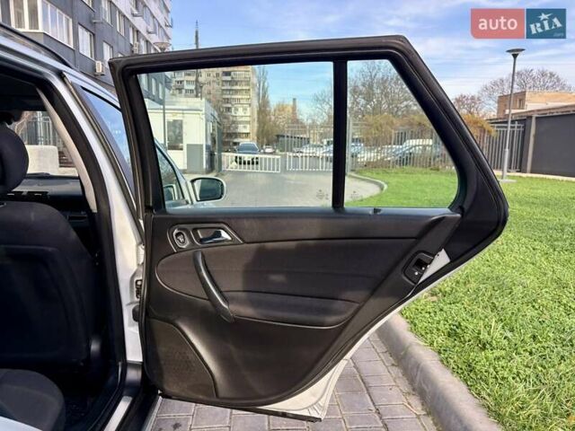 Сірий Мерседес Ц-Клас, об'ємом двигуна 2.1 л та пробігом 236 тис. км за 6400 $, фото 72 на Automoto.ua