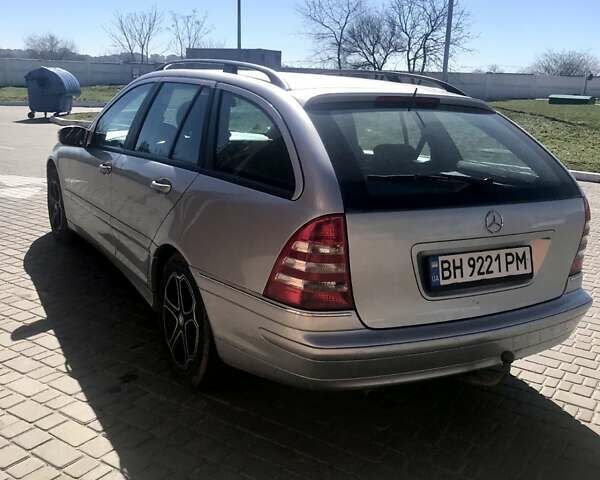 Серый Мерседес Ц-Класс, объемом двигателя 2.2 л и пробегом 250 тыс. км за 6500 $, фото 2 на Automoto.ua