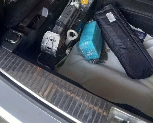 Сірий Мерседес Ц-Клас, об'ємом двигуна 2.2 л та пробігом 329 тис. км за 7900 $, фото 23 на Automoto.ua