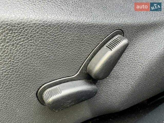 Сірий Мерседес Ц-Клас, об'ємом двигуна 2.1 л та пробігом 236 тис. км за 6400 $, фото 33 на Automoto.ua