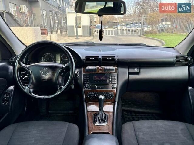 Сірий Мерседес Ц-Клас, об'ємом двигуна 2.1 л та пробігом 236 тис. км за 6400 $, фото 65 на Automoto.ua