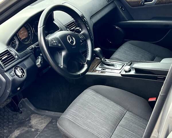 Мерседес Ц-Клас 2007 у Вінниці на Automoto.ua Сірий Мерседес Ц-Клас, об'ємом двигуна 2.2 л та пробігом 362 тис. км за 8500 $, фото 1 на Automoto.ua