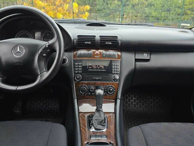 Сірий Мерседес Ц-Клас, об'ємом двигуна 2.2 л та пробігом 304 тис. км за 6999 $, фото 11 на Automoto.ua