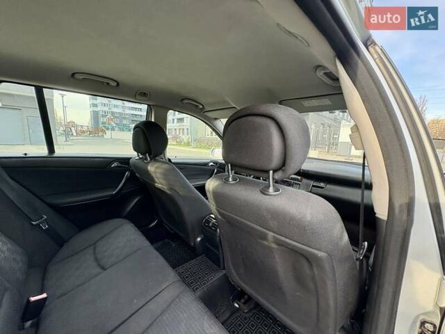 Сірий Мерседес Ц-Клас, об'ємом двигуна 2.1 л та пробігом 236 тис. км за 6400 $, фото 67 на Automoto.ua