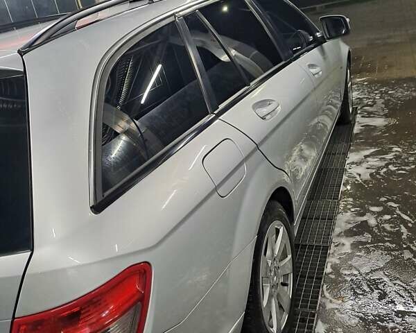 Сірий Мерседес Ц-Клас, об'ємом двигуна 2.2 л та пробігом 329 тис. км за 7900 $, фото 27 на Automoto.ua