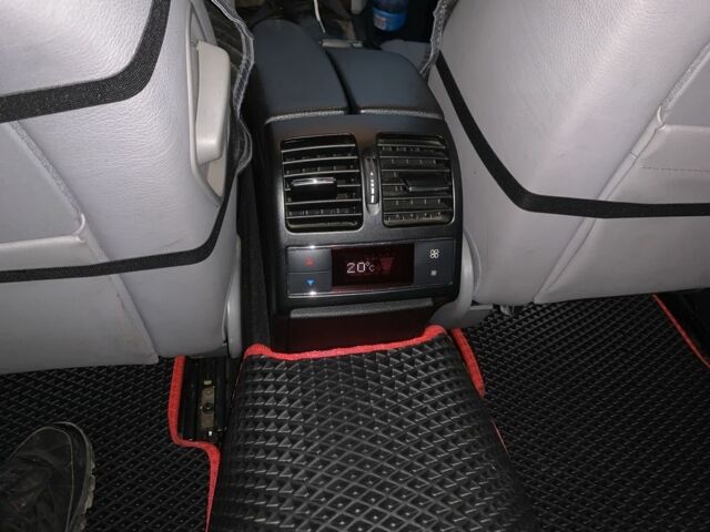 Серый Мерседес Ц-Класс, объемом двигателя 2.1 л и пробегом 294 тыс. км за 9100 $, фото 10 на Automoto.ua