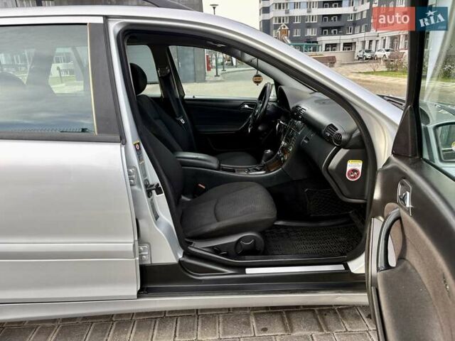 Сірий Мерседес Ц-Клас, об'ємом двигуна 2.1 л та пробігом 236 тис. км за 6400 $, фото 43 на Automoto.ua