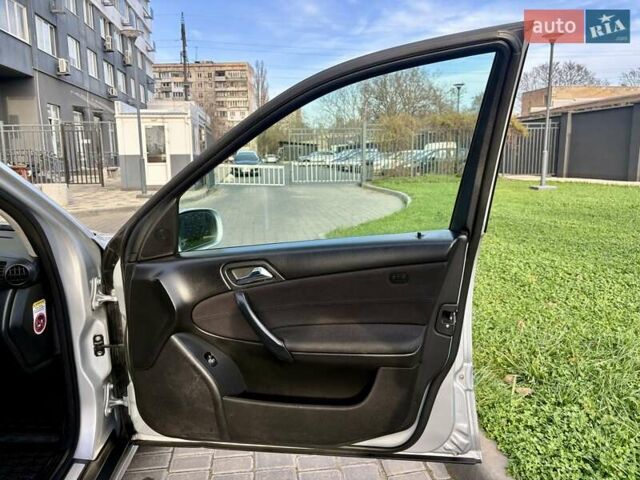Сірий Мерседес Ц-Клас, об'ємом двигуна 2.1 л та пробігом 236 тис. км за 6400 $, фото 40 на Automoto.ua