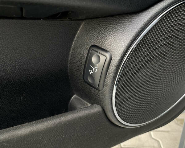 Сірий Мерседес Ц-Клас, об'ємом двигуна 2.15 л та пробігом 310 тис. км за 7950 $, фото 26 на Automoto.ua