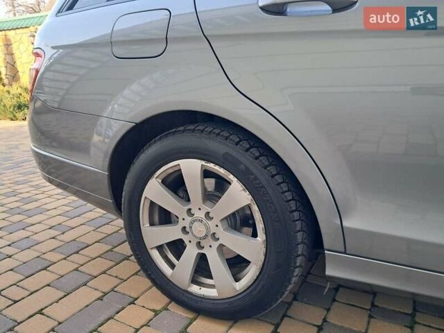 Серый Мерседес Ц-Класс, объемом двигателя 2.2 л и пробегом 357 тыс. км за 8250 $, фото 32 на Automoto.ua