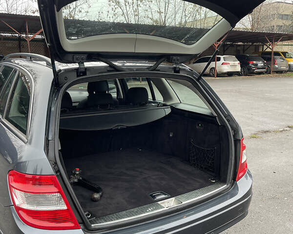 Серый Мерседес Ц-Класс, объемом двигателя 1.8 л и пробегом 244 тыс. км за 7899 $, фото 25 на Automoto.ua