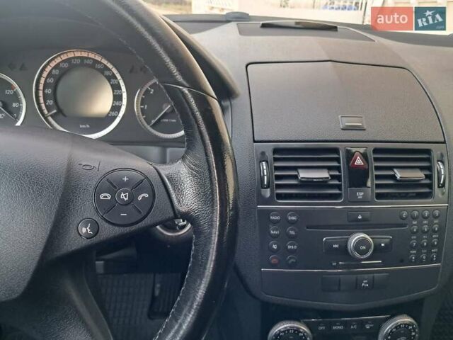 Серый Мерседес Ц-Класс, объемом двигателя 2.2 л и пробегом 357 тыс. км за 8250 $, фото 67 на Automoto.ua
