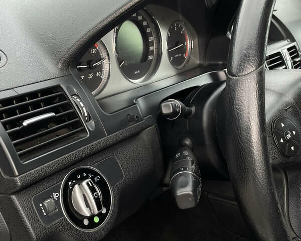 Сірий Мерседес Ц-Клас, об'ємом двигуна 2.15 л та пробігом 310 тис. км за 7950 $, фото 16 на Automoto.ua