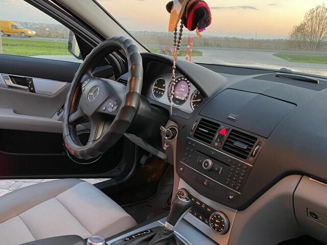 Серый Мерседес Ц-Класс, объемом двигателя 1.8 л и пробегом 245 тыс. км за 7699 $, фото 11 на Automoto.ua