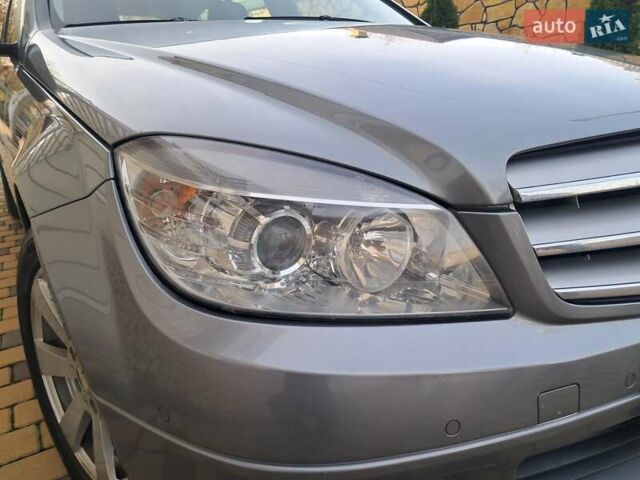 Серый Мерседес Ц-Класс, объемом двигателя 2.2 л и пробегом 357 тыс. км за 8250 $, фото 3 на Automoto.ua